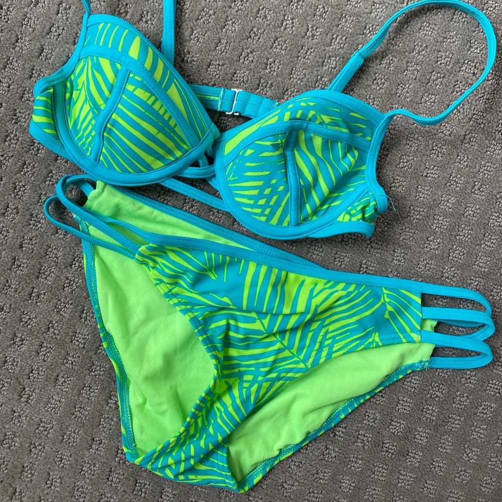 Mossimo bikini.